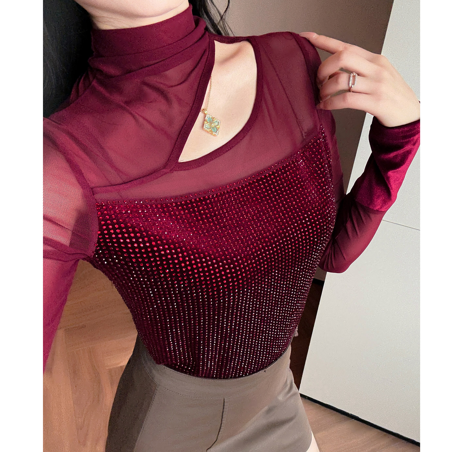 性感镂空网纱拼接烫钻拼接上衣女