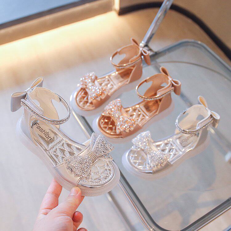 2026新款女童凉鞋软底公主鞋夏季小女孩亮片鞋子甜美夏天真皮单鞋