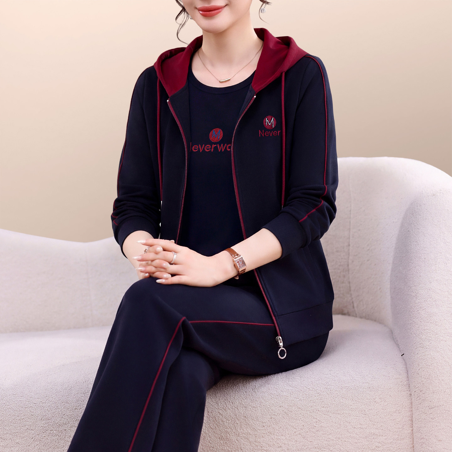 运动套装女士2026新款春秋休闲户外跑步服显瘦大码连帽开衫三件套