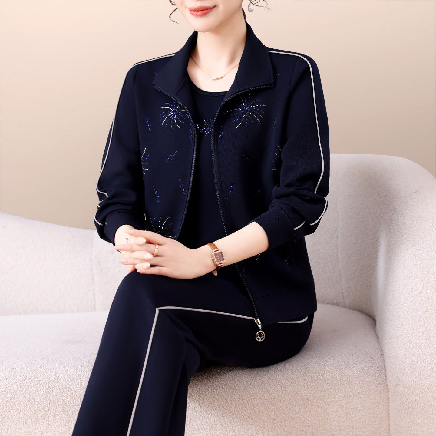 运动套装女士2026新款秋户外休闲立领开衫妈妈减龄显瘦大码三件套
