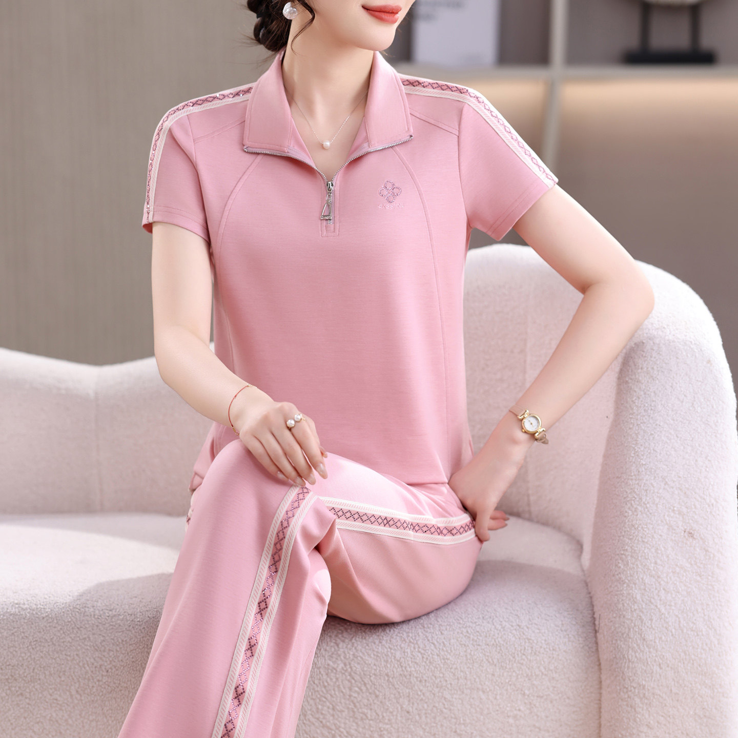 中老年妈妈夏装休闲套装女2026新款时尚冰丝立领短袖长裤一整套潮