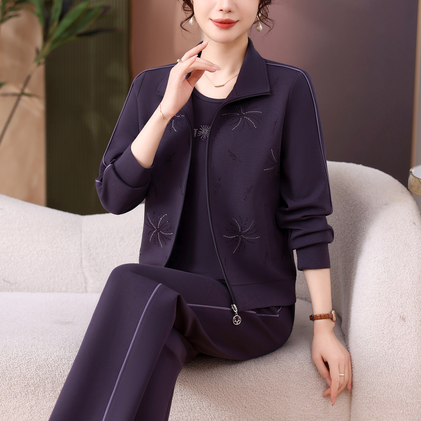 休闲运动套装女秋季新款烟花烫钻宽松显瘦洋气妈妈三件套开衫翻领