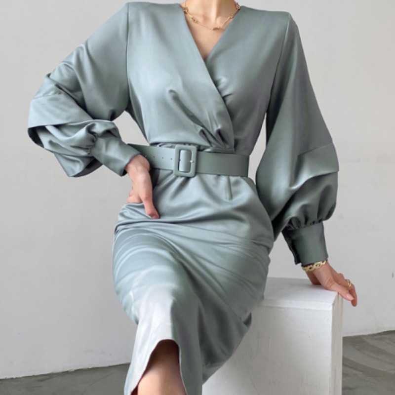 Korean chic autumn and winter elegant temperament V-neck belt thin Lantern Sleeve back split medium and long dress women