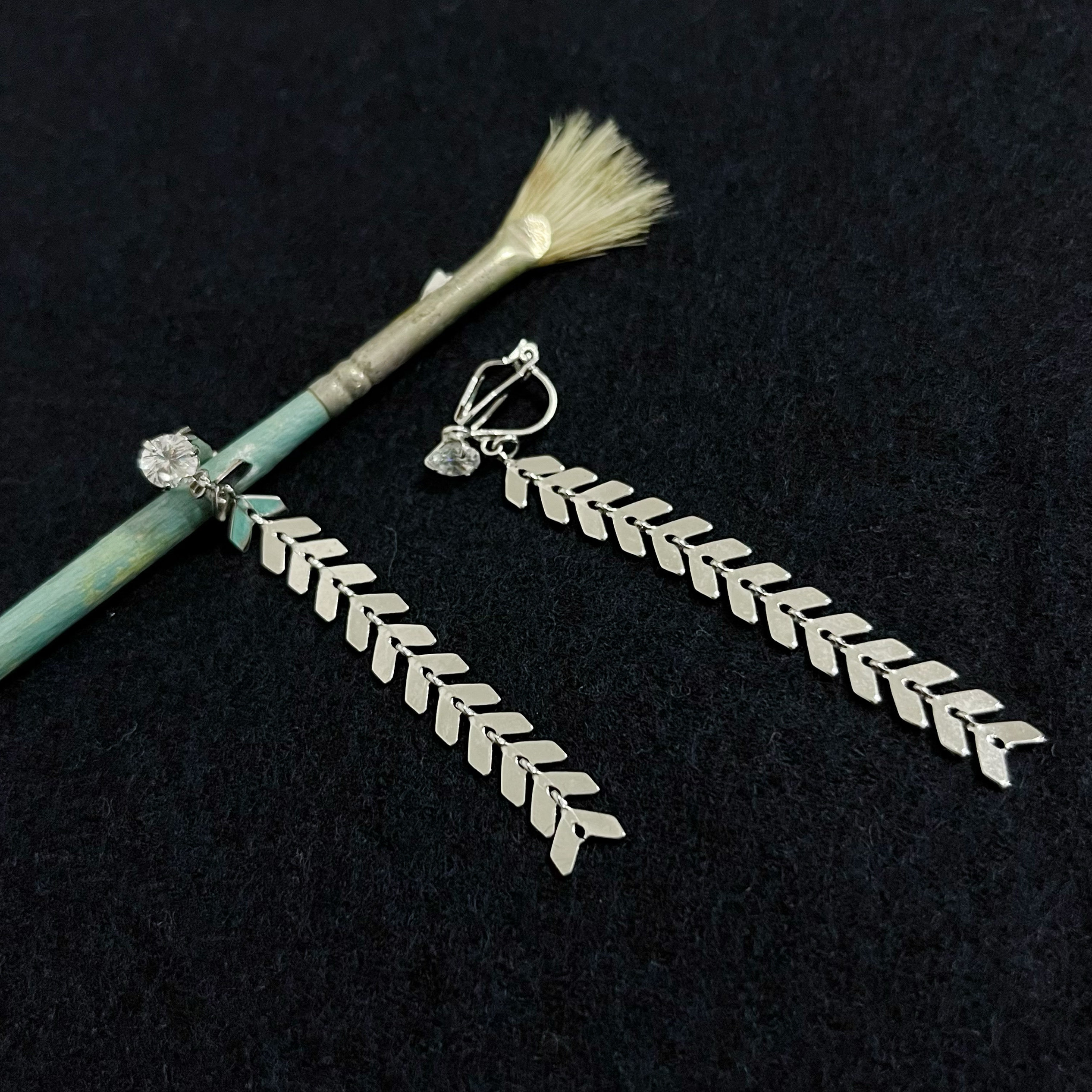 Vtg白金色麦穗花长款带钻耳夹