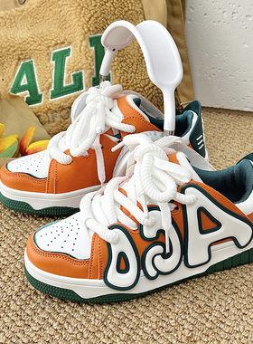 滑板面包鞋女2025新款冬季字母ins潮百搭chic情侣休闲运动板鞋