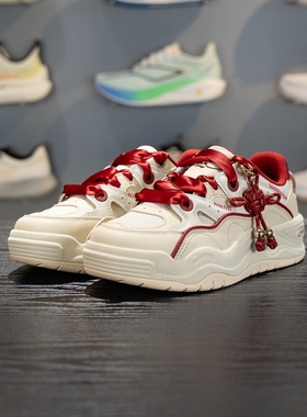 李宁蝴蝶兰休闲鞋女子2026马年红色舒适百搭低帮经典板鞋AGCW008