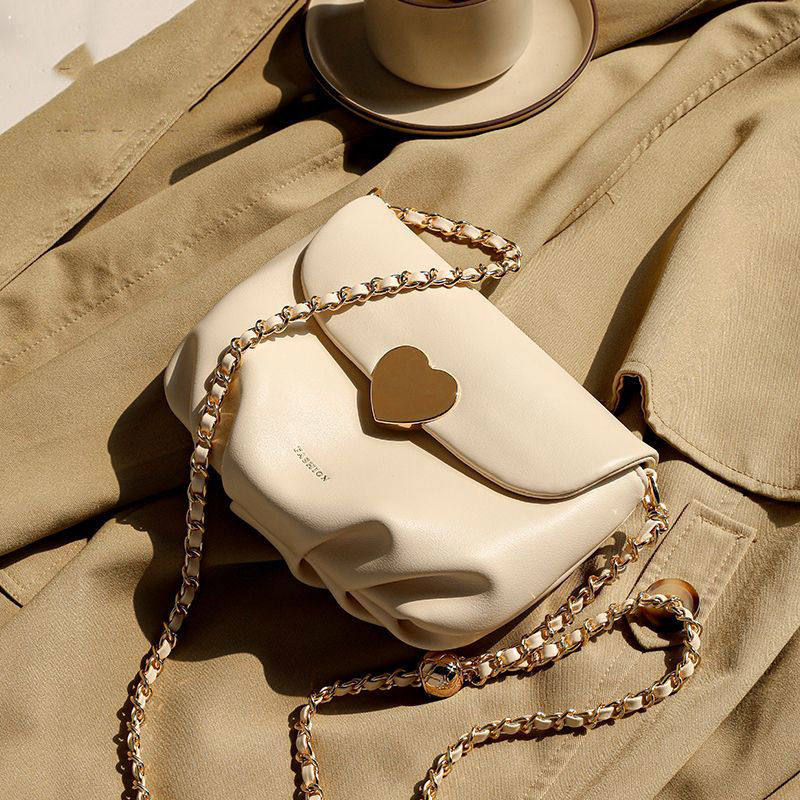 2026新款白色包包女简约百搭单肩斜挎云朵包链条小女士斜挎包