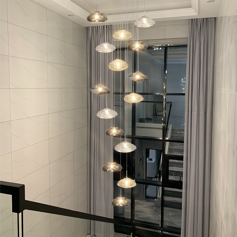 挑空客厅楼梯间长吊灯