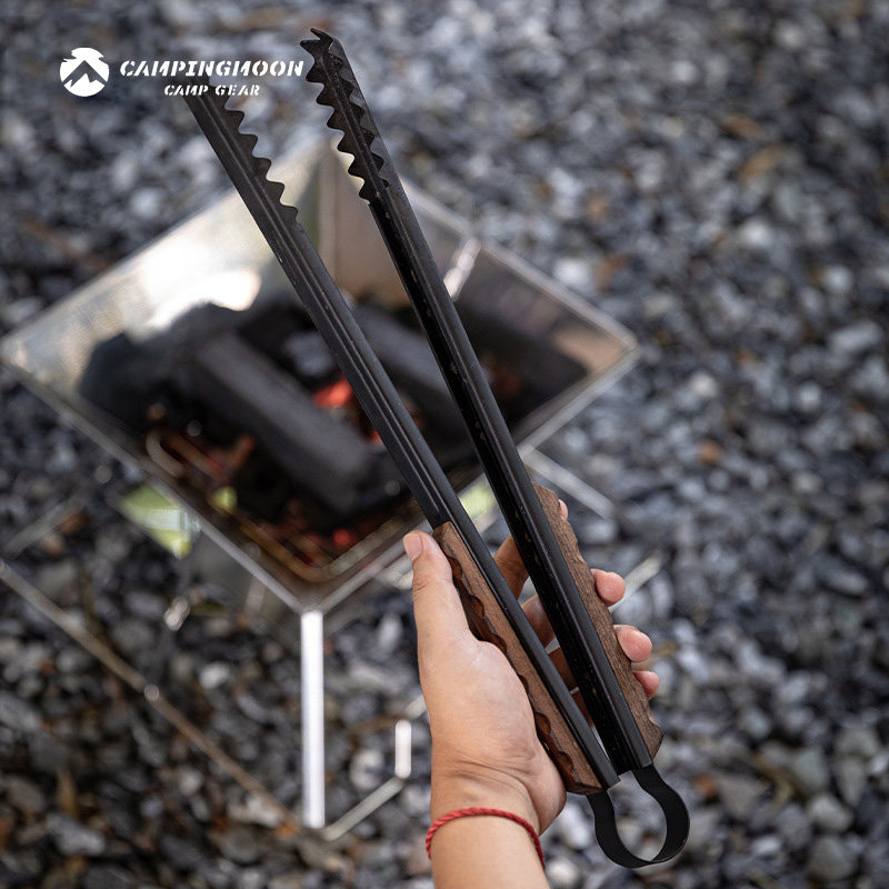 柯曼烤肉夹户外多用途柚木长手柄防烫烧烤夹不锈钢耐高温木炭夹子