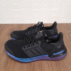 Adidas 阿迪达斯 Ultraboost 男款减震舒适透气运动跑步鞋 H06275