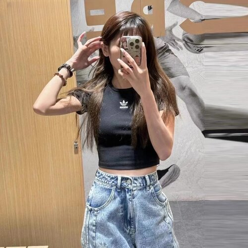 三叶草女款时尚短款短袖