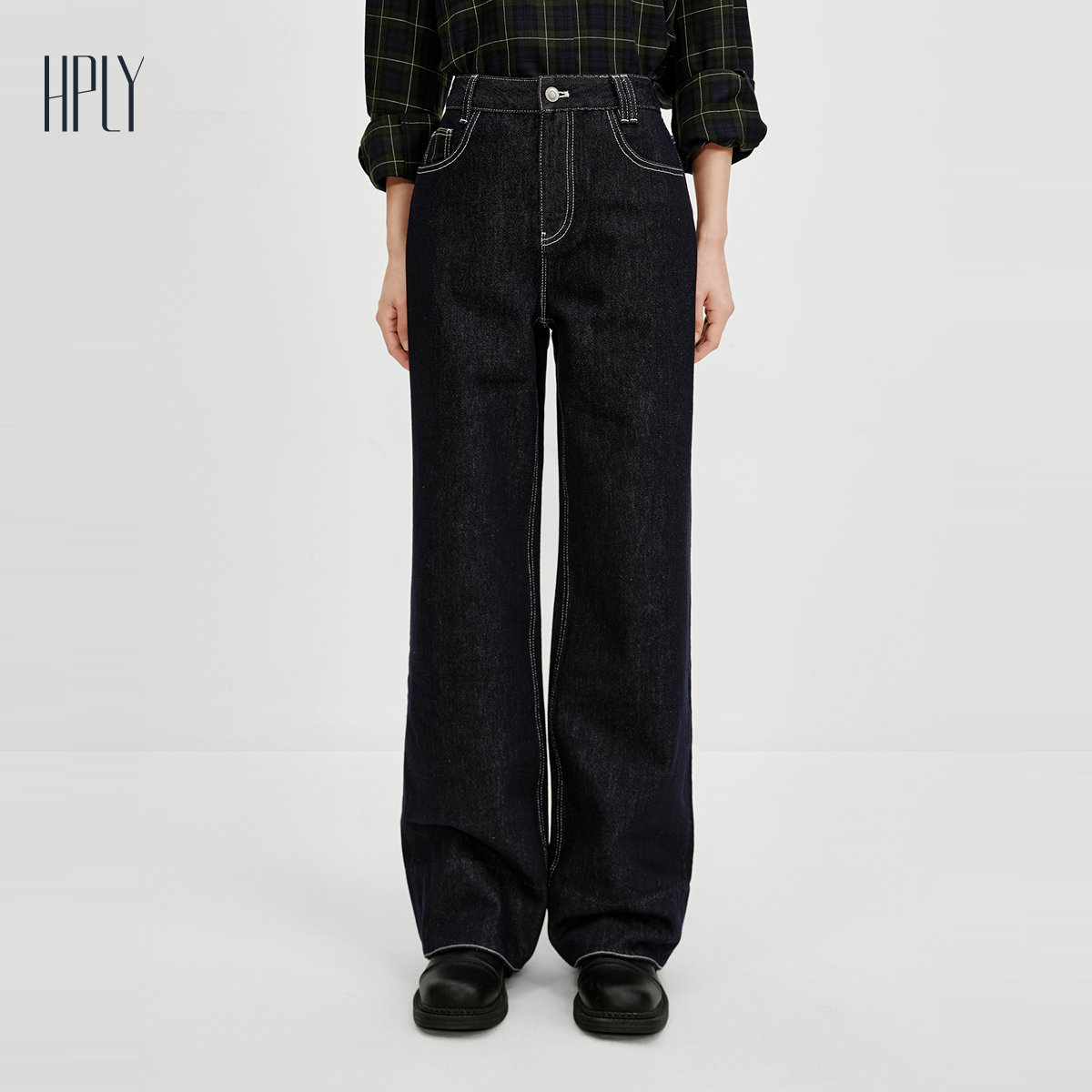 格纹装饰 阔腿版型 经典复古