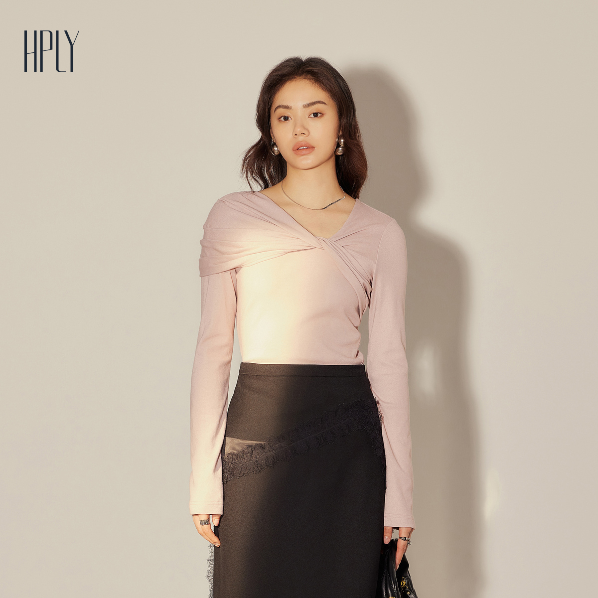 合身设计 舒适女人味 氛围感上衣