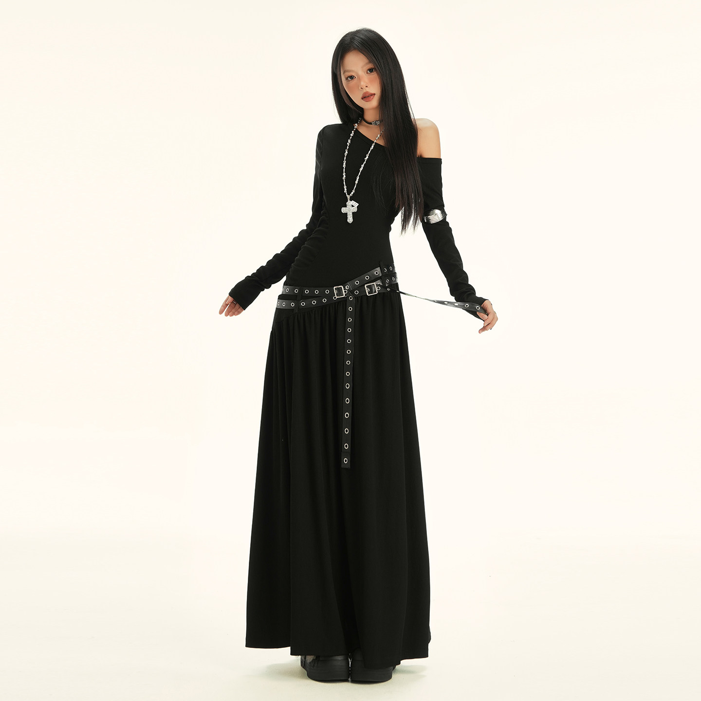 25th ootd ｜（配皮带）美式斜肩修身褶皱连衣裙设计感显瘦长裙