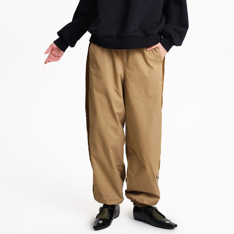 松紧腰、多口袋、罗纹收口