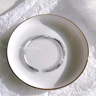 Vintage letter bracelet 欧美简约复古字母花纹方形拧花开口手镯