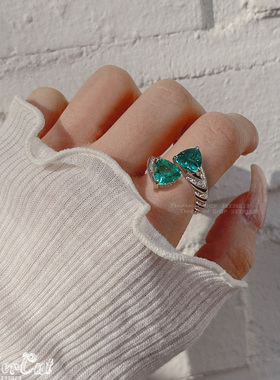 三角形锆石装饰水钻蛇纹开口戒指