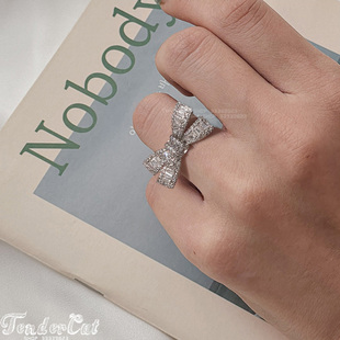 Cubic Ribbon Ring 轻奢梯形锆石水钻立体蝴蝶结开口戒指