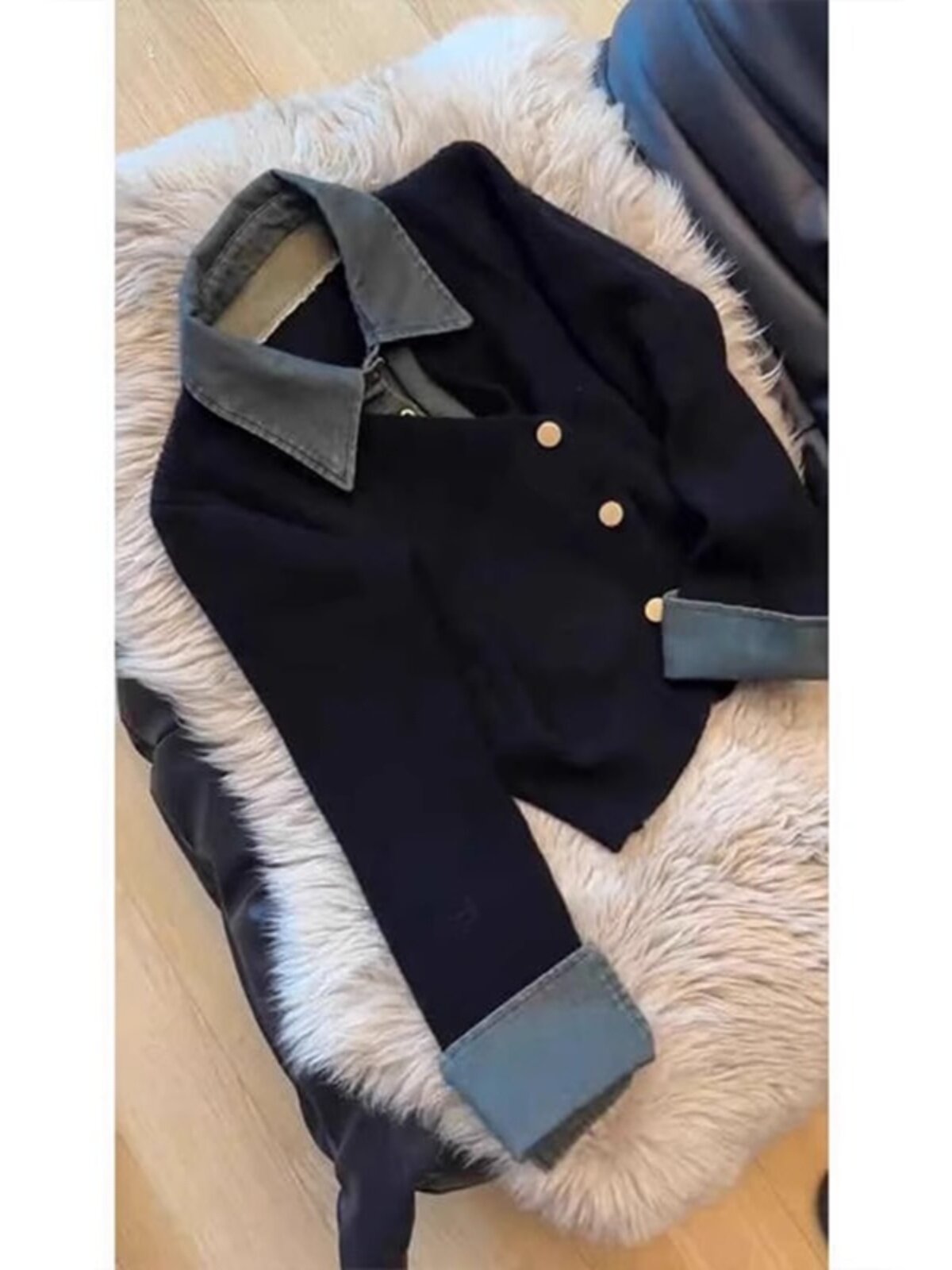 초가을에는 작은 사람들을 위한 올해 유행하고 아름다운 2024 가을 겨울 레드 스웨터 패션 짧은 스커트 세트를 완성했습니다