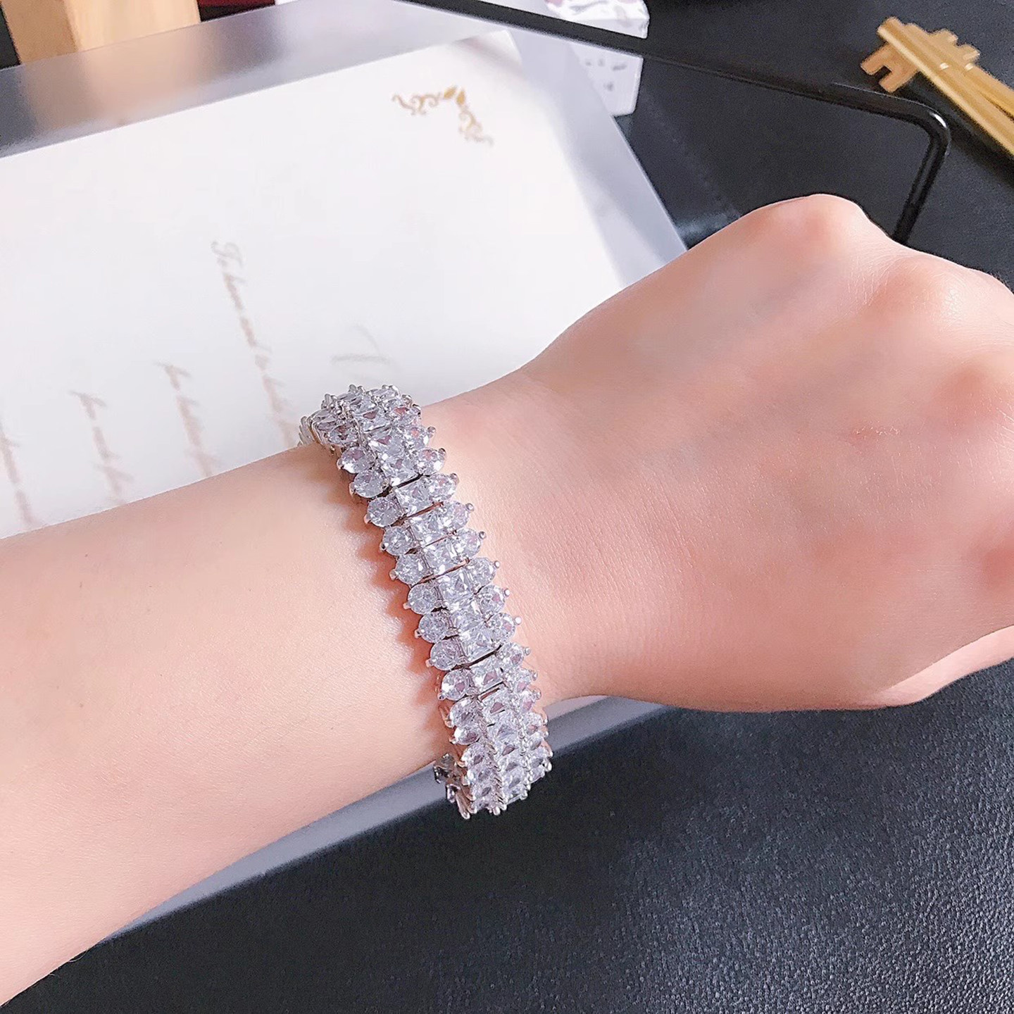 夸张超闪手链奢华气质白水晶锆石满钻石手饰欧美时尚新娘宽手镯