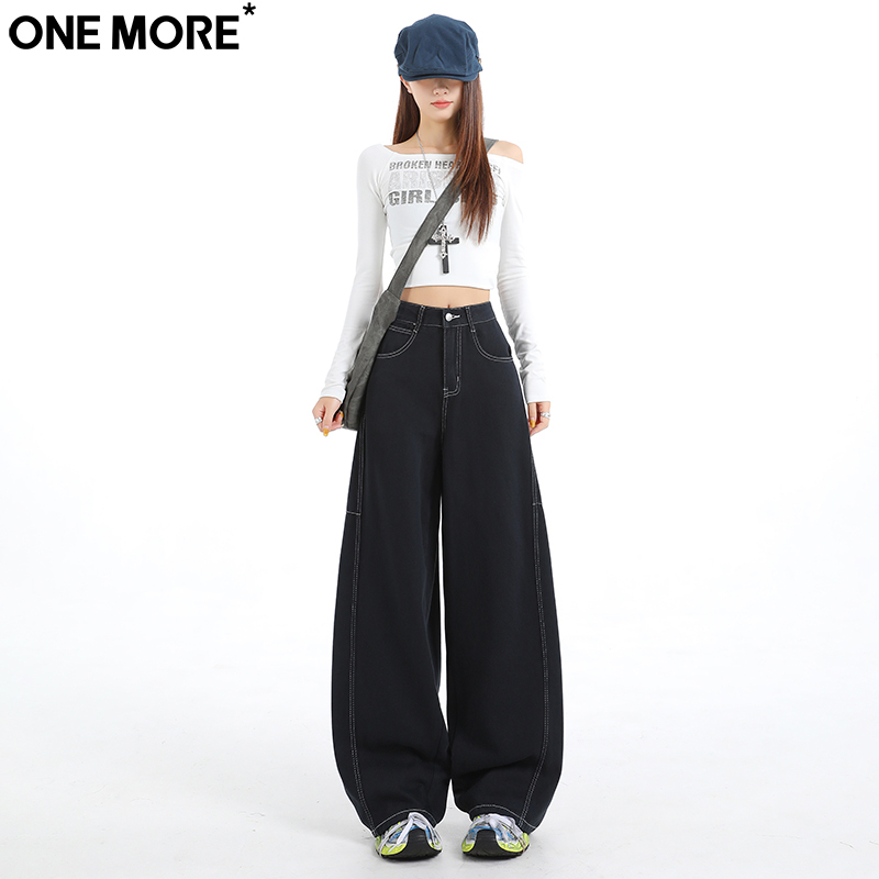 慵懒风深色弯刀牛仔裤女