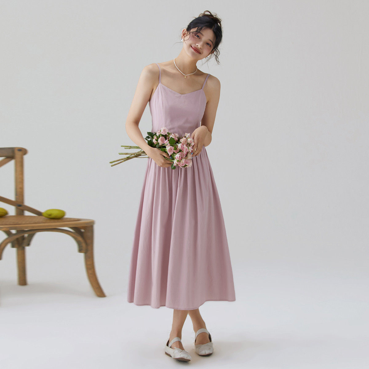 one more2025夏季多巴胺连衣裙女气质高级感度假吊带裙仙