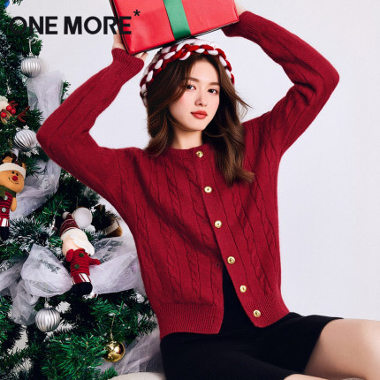 one more酒红色毛衣女款2025新款冬季复古圣诞穿搭绞花开衫外套X
