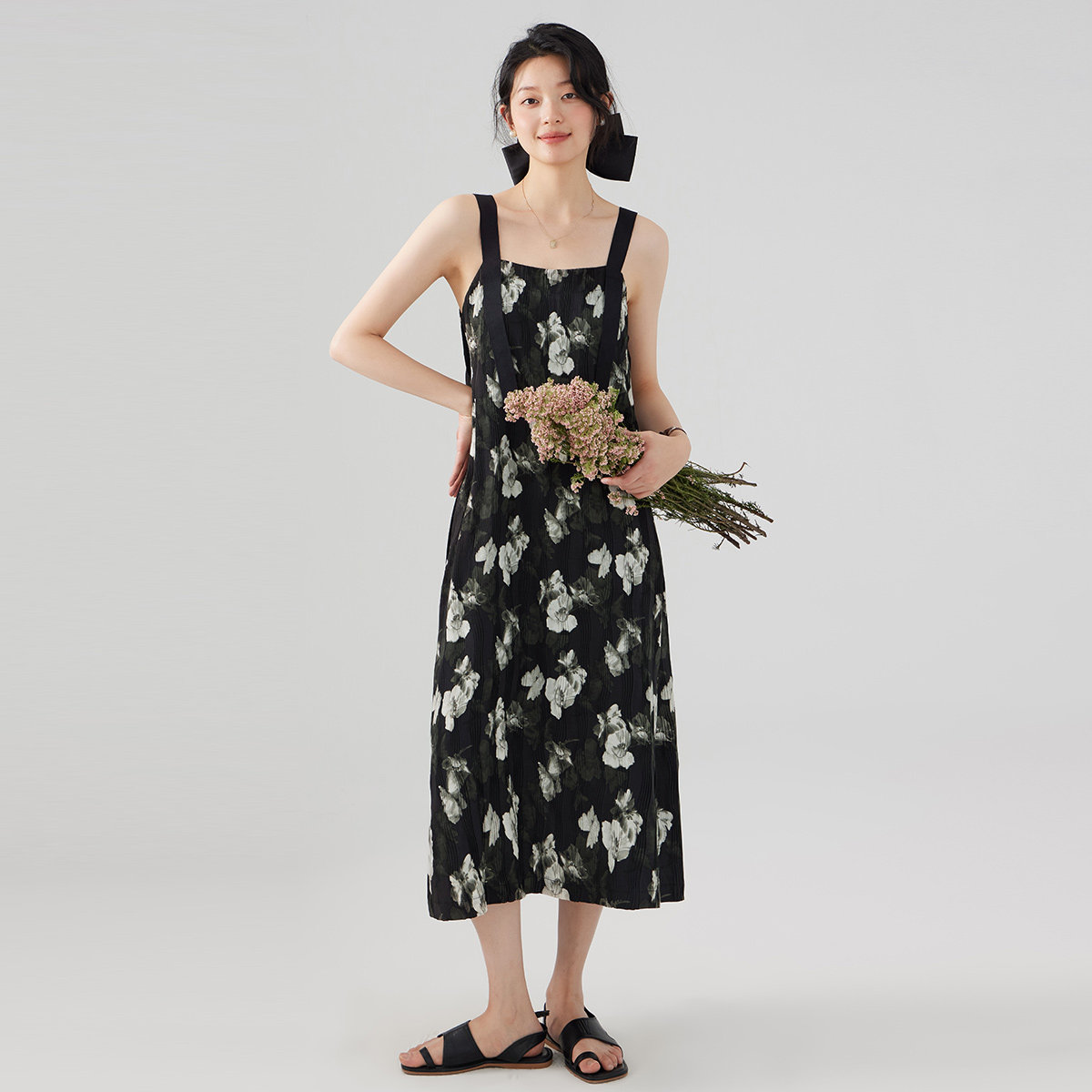 one more法式碎花连衣裙女2025新款高级感宽松拼接吊带裙