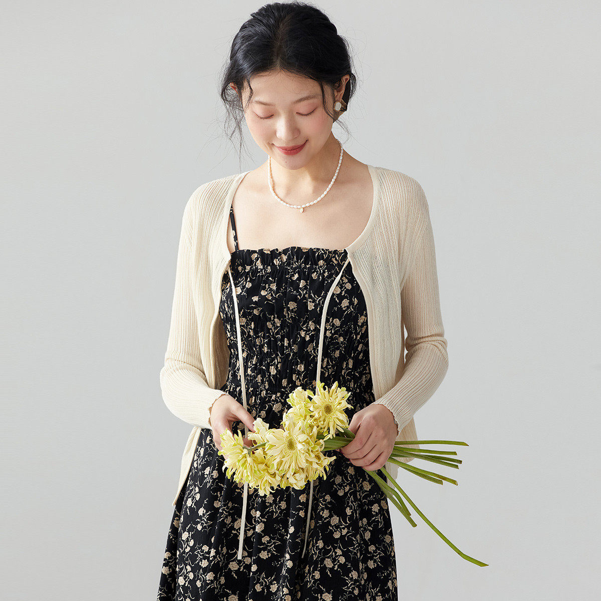 one more2025夏季薄款系带披肩开衫女针织外搭上衣高级感