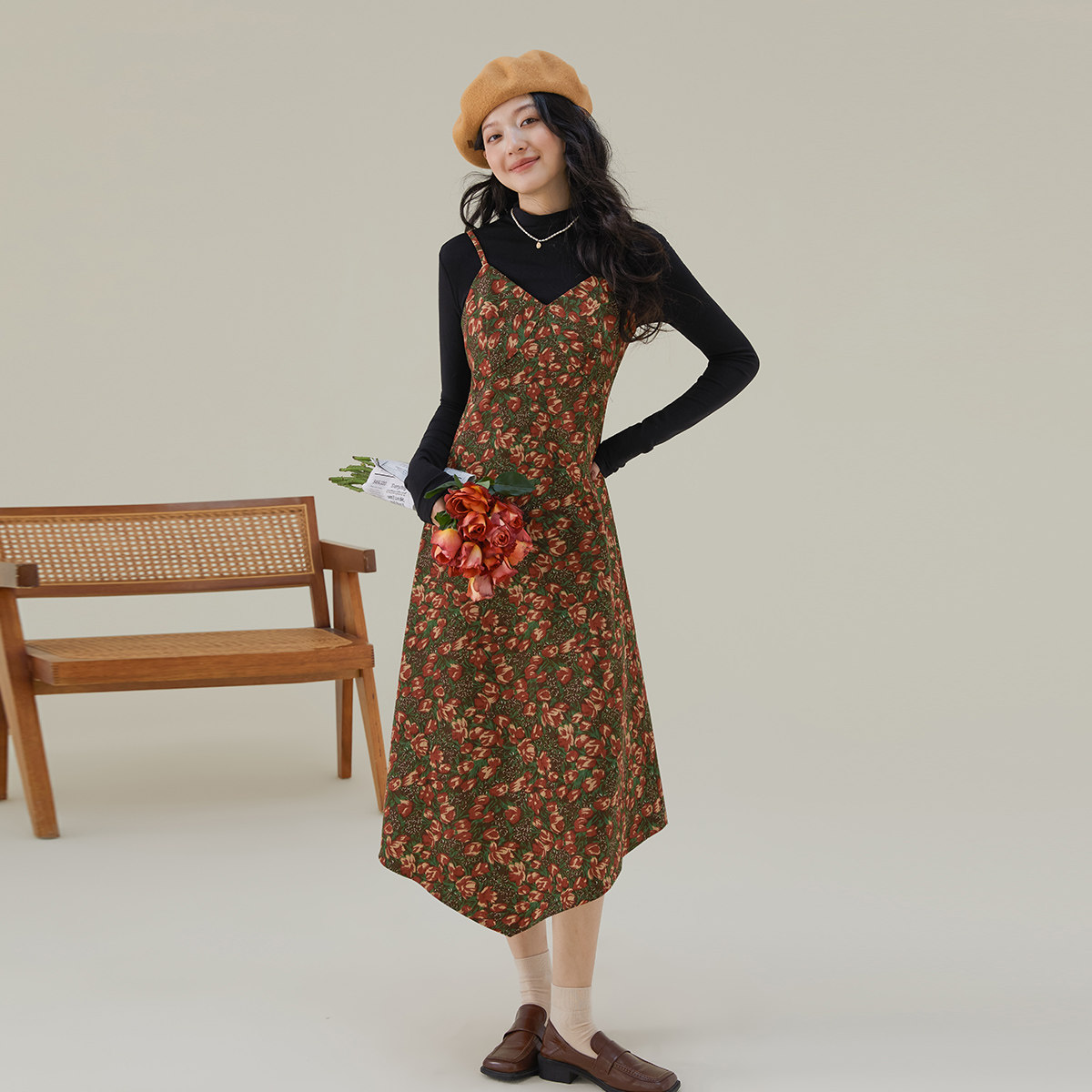 one more2025秋季背带裙吊带灯芯绒连衣裙高级感女油画碎