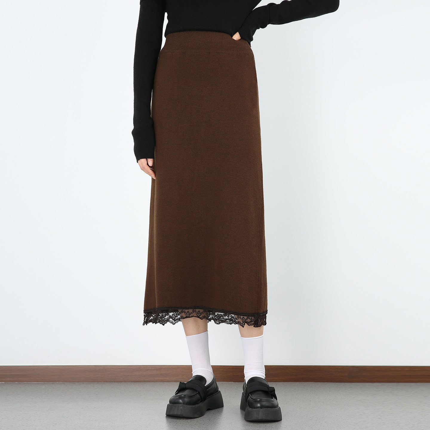 one more黑色通勤蕾丝边包臀半身裙女2026春季新款高腰修