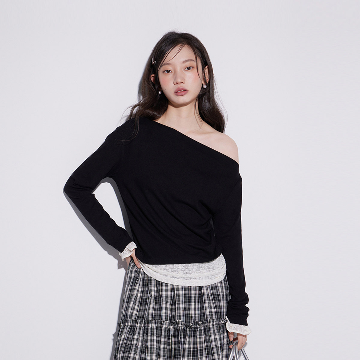 one more一字肩露肩长袖女2025秋冬高级感法式斜肩打底设