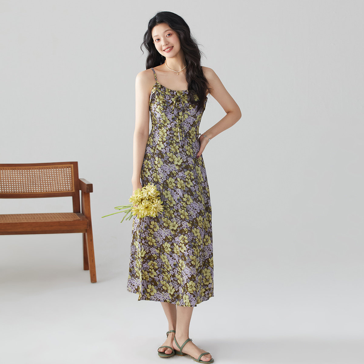one more2025夏季新款三亚碎花裙高级感吊带连衣裙女法式