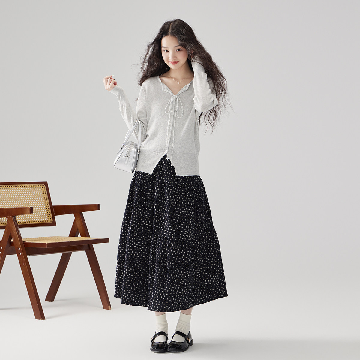 one more2025冬季法式复古碎花半身裙高级感裙子小个子a