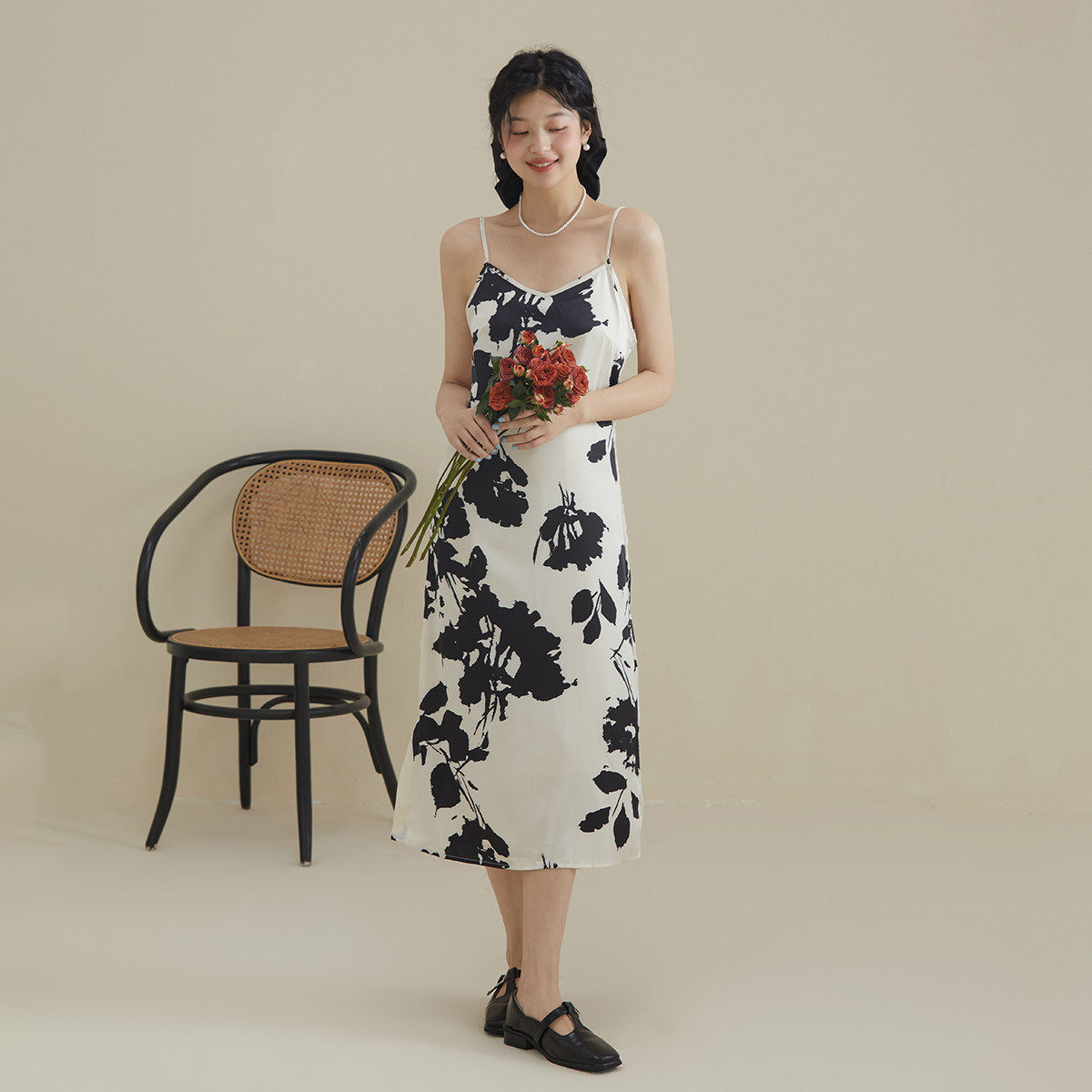 one more水墨吊带裙2025夏季修身v领国风碎花连衣裙女高