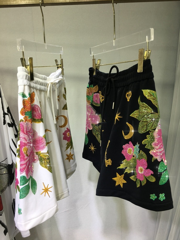 特大码2-300斤胖mm重工烫钻短裤女高腰显瘦黑色百搭松紧腰阔腿裤,女装/女士精品,休闲裤,淘宝优惠券,粉丝福利购,淘宝优惠卷