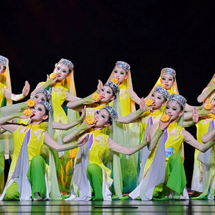 沙枣花开十里香儿童民族舞蹈服演出服少数回族花花儿新疆舞表演服