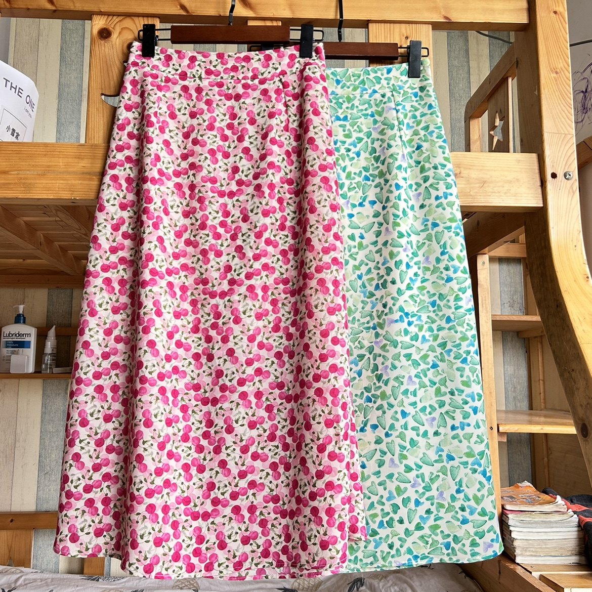 高腰甜美奶樱桃印花半身裙夏季轻熟风a字小众绿色爱心伞裙显瘦裙