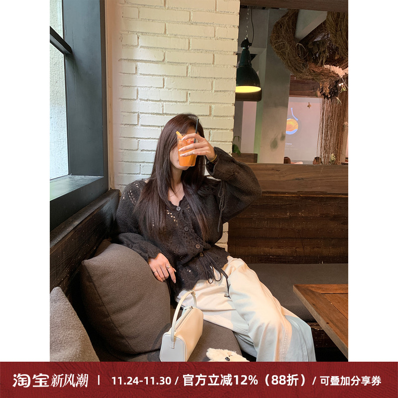 温柔抽绳钩花镂空毛衣女V领气质