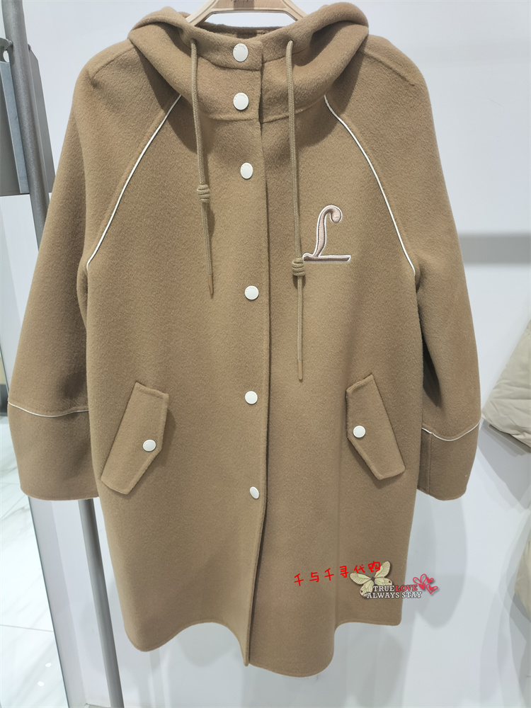 现货 乐町2023冬季商场同款C2AAD4318连帽分割线大衣C2AAD431879属于什么档次？