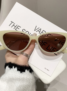 复古三角猫眼墨镜女遮阳眼镜感显脸小ins潮网红小框新款防晒潮流