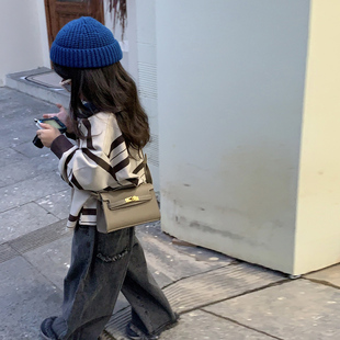 小女孩斜挎包洋气百搭凯丽包时尚女童手提小挎包外出手机零钱包包