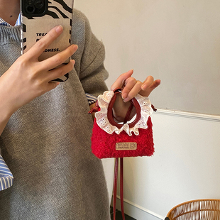 儿童宝宝斜挎包迷你女童花边公主包包可爱毛绒小女孩红色拜年配饰