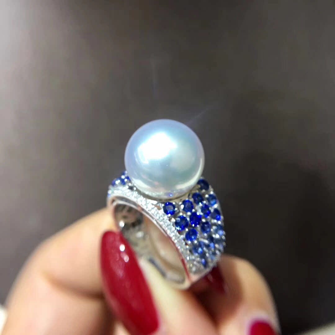 冷光银白色澳洲白珠18k金钻石蓝宝石戒指正圆无暇ji强光定制款