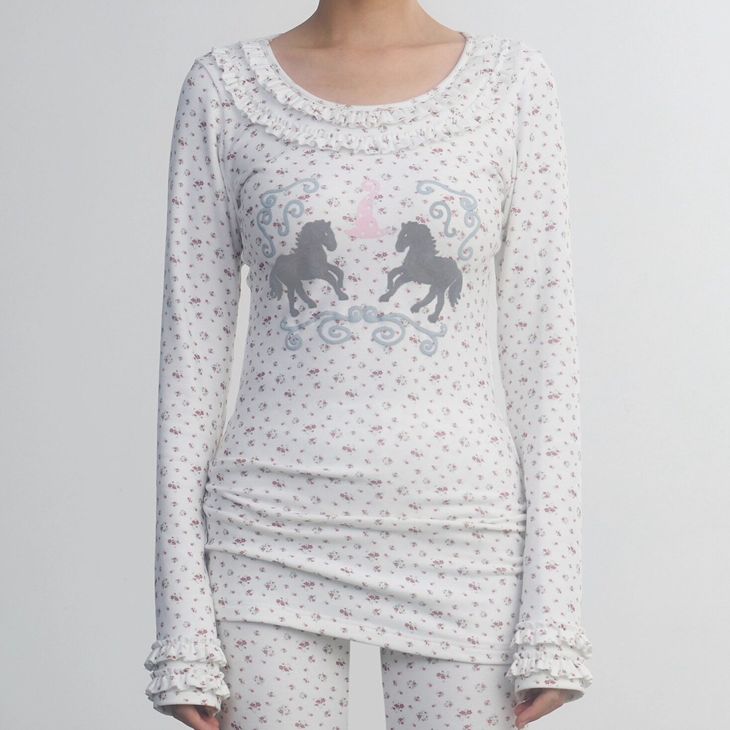 thumbnail for In two twos, Lomonsa-velvet large neckline, old-fashioned fairy tale pony, lace floral base, long sleeve T