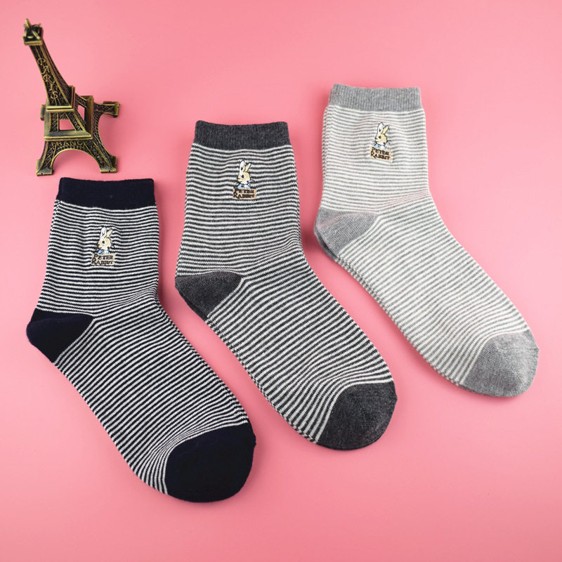 可爱小兔刺绣袜子女中筒袜运动学院风复古百搭韩国小清新日系软妹