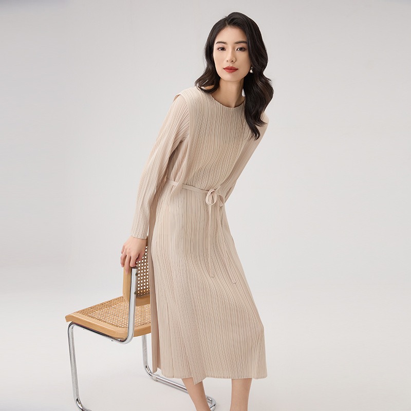 设计感褶皱收腰系带连衣裙女秋季2025新款高级感简约贵妇长裙子