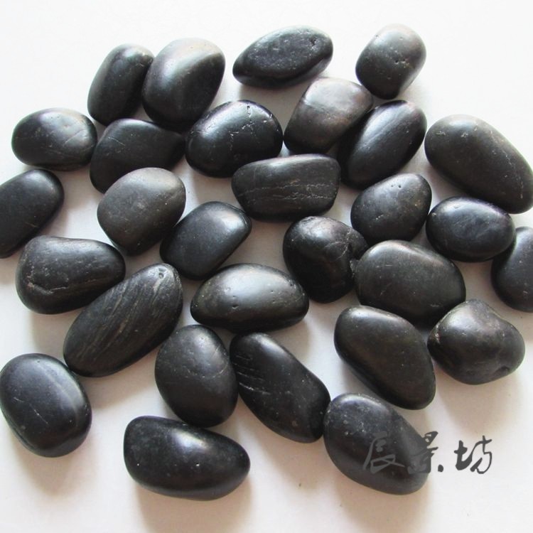 天然鹅卵石雨花石原石铺地铺路石黑色小石头园林庭院造景石子批发