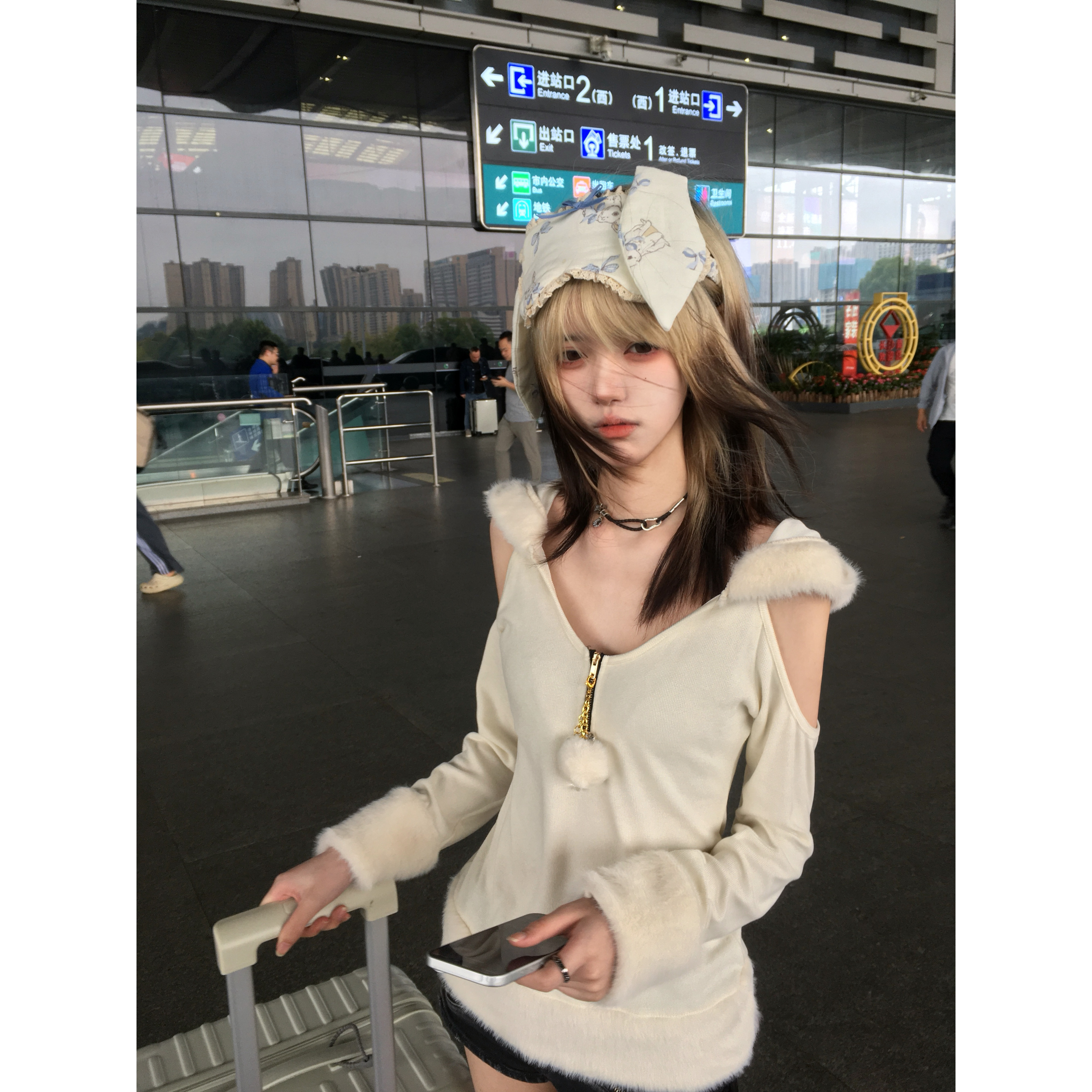 古早感纯欲露肩连帽毛绒卫衣上衣