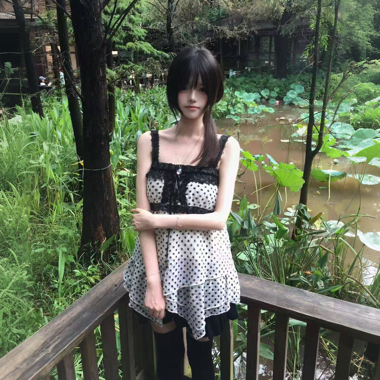 小雨的岛古早蕾丝波点短款吊带裙图片